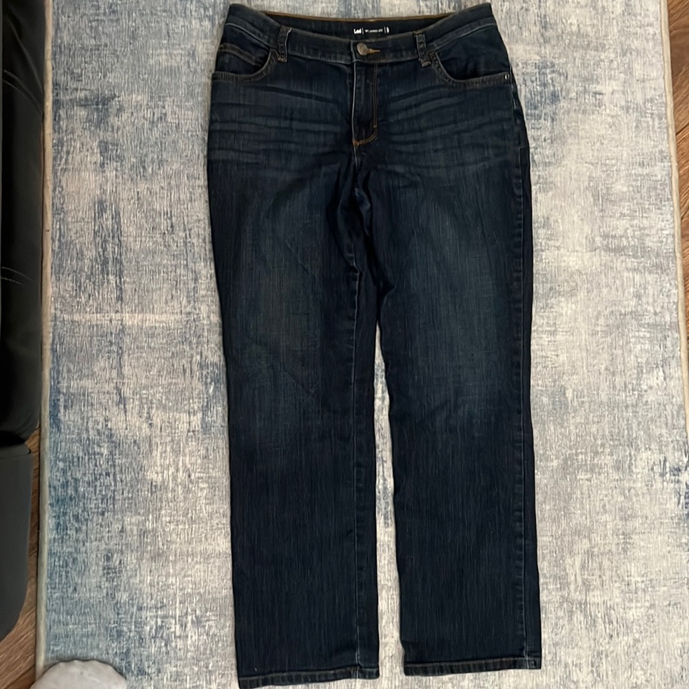 Lee women relax fit petite sz 8